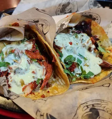 Delicious tacos at Tijuanazo Hipodromo, featuring various meats and fresh toppings.